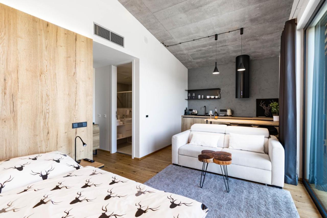 Apartment V Tee House *